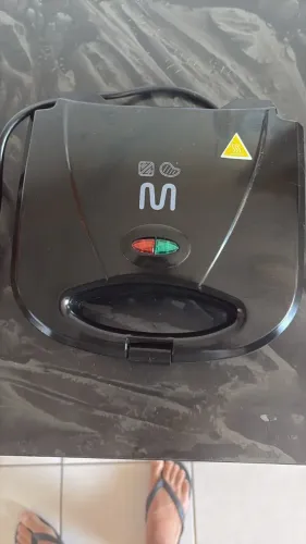 Sanduicheira semi nova