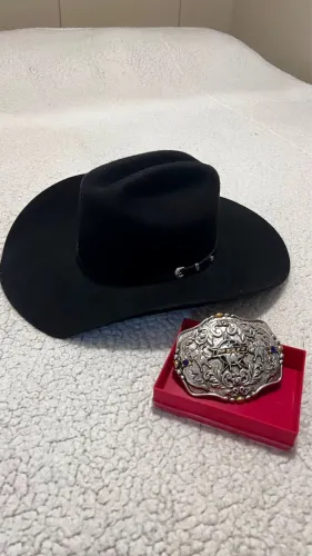 Chapéu boiadeiro, Fivela PBR e cinto