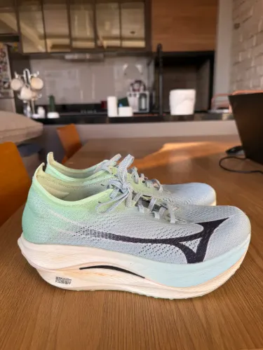 Vendo Mizuno Wave Rebellion Pro Low