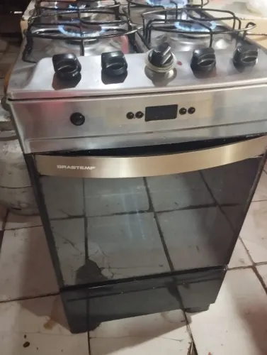 Fogão de quatro bocas