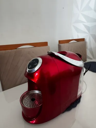 Cafeteira Espresso Versa Vermelha Automática - TRES 3 Corações