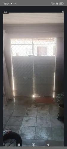 Portão usado largura 1,60 e altura 2,20 já com a bandeira
