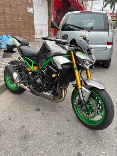 Kawasaki Z900 R Edition - 2026 com 2.000KM