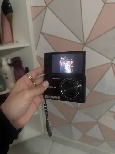 Câmera Samsung MV800