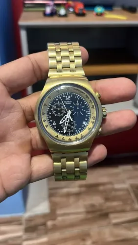 SWATCH  CARA PRETA