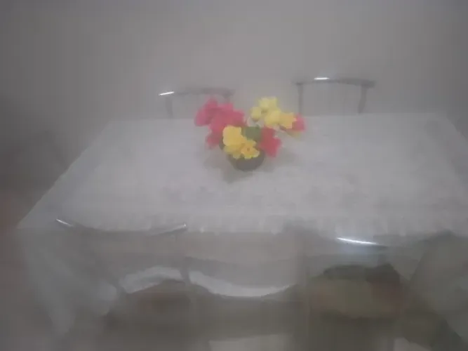 Mesa de jantar de vidro e seis cadeiras de inox usada em perfeito Estado