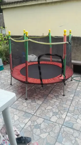 Pula pula  infantil semi novo