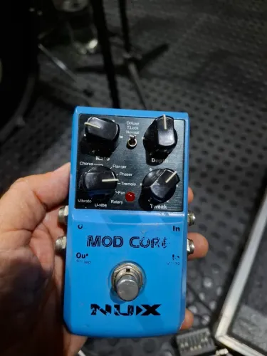 Pedal Mod Core Nux com 8 efeitos Stereo.