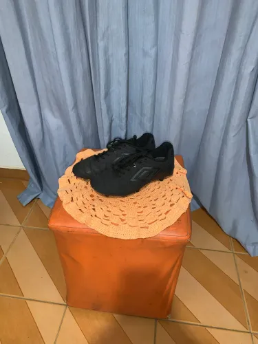 Chuteira umbro Cravo