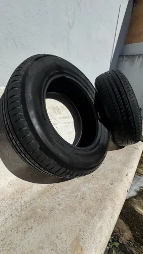 Pneu Michelin 195/65 R15 usado ? bom estado ? acima de meia vida