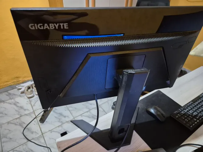 Vende-se monitor gigabyte g24f2 com defeito