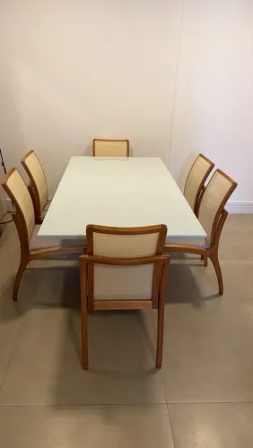 Mesa de jantar e 6 cadeiras