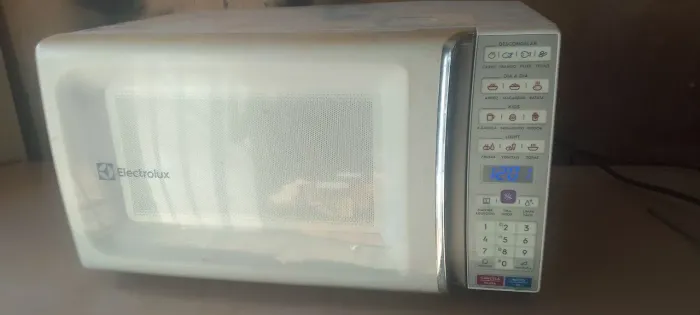 Microondas ELETROLUX 34 lts