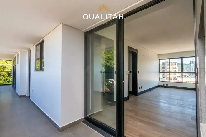 Apartamento à venda 1 suíte e 2 demi-suítes no Edifício Serenity Tower em Itajaí