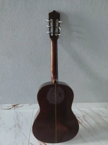 Violão (usado).