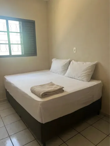 Cama Box Casal com Colchão Super Conservada