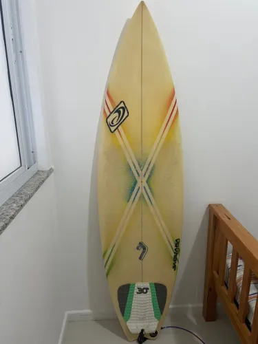 Prancha de Surf c/ Leash e quilhas completo