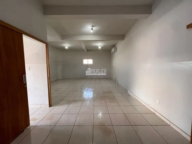 Casa com 1 Quarto(s) e 2 banheiro(s) para Alugar, 80 m² por R$ 2470 / Mês