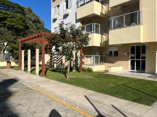 Garagem coberta e suíte na Vargem Grande
