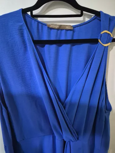 Vestido azul com detalhe em fivela ashua g1