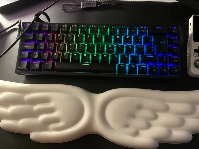 Teclado Mecânico 65% Switch Red + Mousepad Couro Grande + Apoio de Pulso