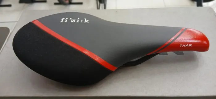 Selim fizik 125 mm preto vr trilho magnésio original