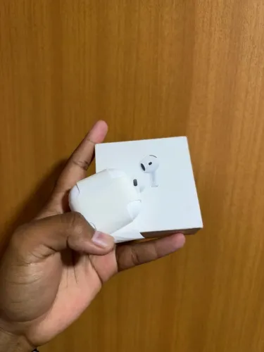 AirPods 4 c/ cancelamento de ruído - PASSO CARTÃO - 