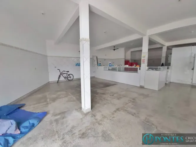 Salão comercial de esquina, 153 m², com energia trifásica no Jardim Ribamar, Peruíbe/SP