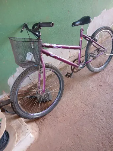 Bicicleta roxa