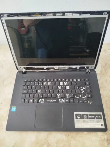 Notebook AcerES1-511-C35Q Celeron N2840, 2GB DDR3, tela 15,6 de polegadas Com defeito