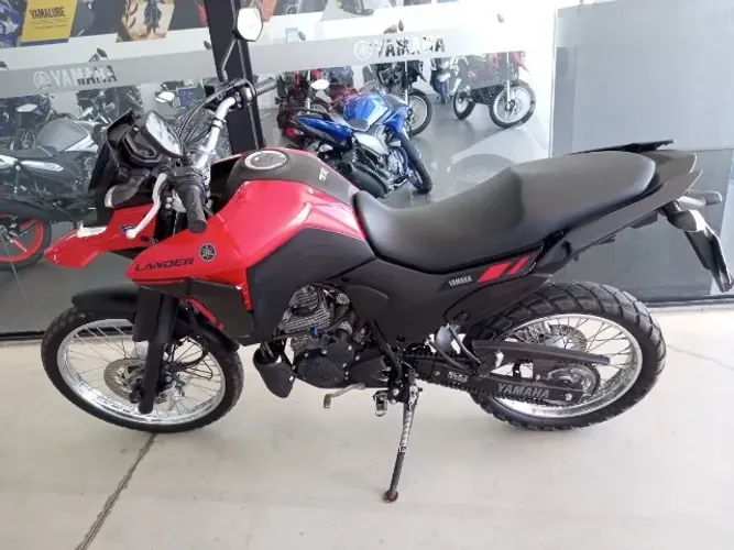 Yamaha XTZ 250 Lander Connected 2025