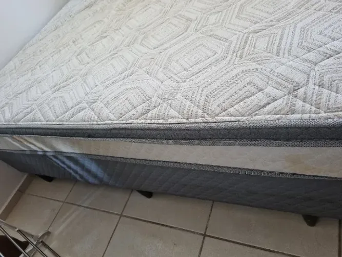 CAMA BOX CASAL COM COLCHÃO DE MOLAS MACIO