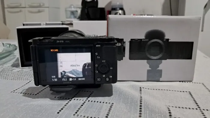 Câmera Sony Alpha ZV-E10