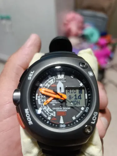 Citizen Meia Lua Titanium