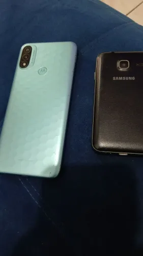 Vendo 2 celular ( 1 j1, e 1Moto E20)  zap *16