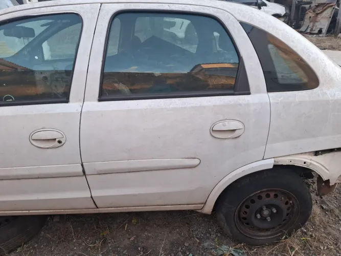 Porta traseira esquerda corsa sedan premium 