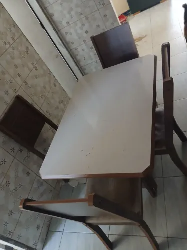 Mesa com 4 cadeiras
