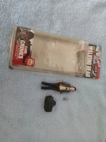Boneco Carl Grimes McFarlane 