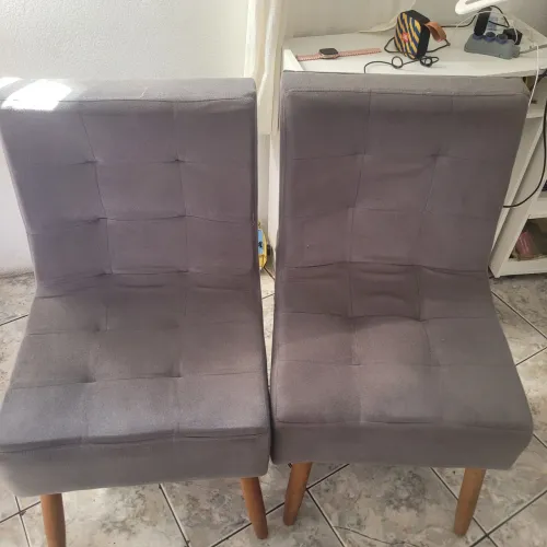 Par de Cadeiras / Poltronas Decorativas Cinza em Capitonê - Excelente Estado