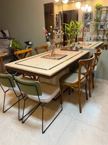 Mesa de mármore travertino + 4 cadeiras maciças