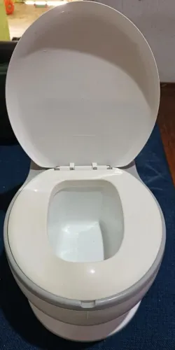 Troninho privadinha( penico)