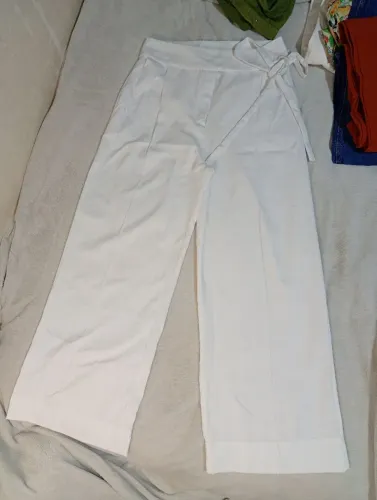 Calça Branca Alfaiataria em ótimo estado de uso