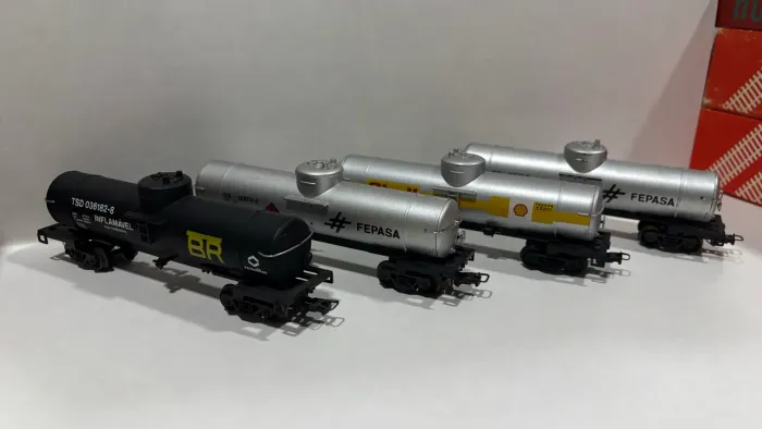 Lote 04 Vagões Frateschi Fora de Catálogo (Tanques)
