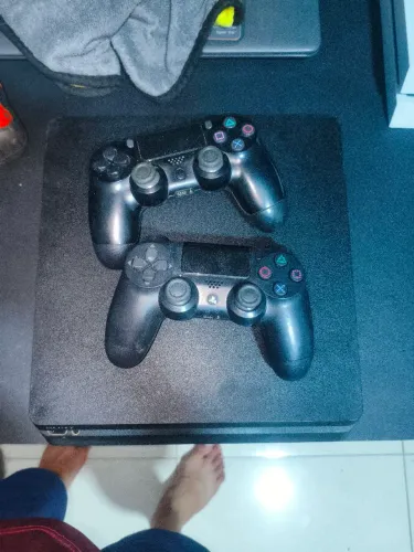 Ps4 slim com defeito, leia o anúncio.