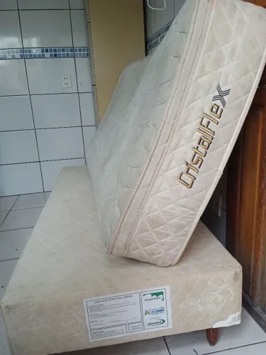 Cama box solteiro usada mas dá pra usar normal interessado chamar aqui