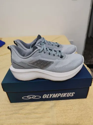 Tênis Olympikus masculino original tamanho 40 novo na caixa passo cartão com taxa.