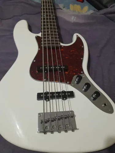 Baixo jazz bass 5 cordas