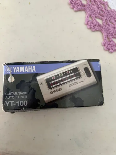 Afinador Yamaha YT-100 compacto