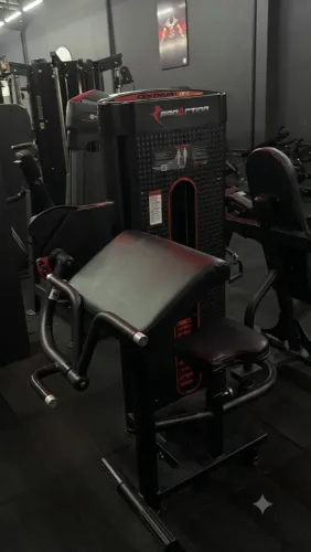 Equipamentos de academia maquinas