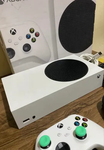 Xbox séries S 512gb 1 controle + Brinde